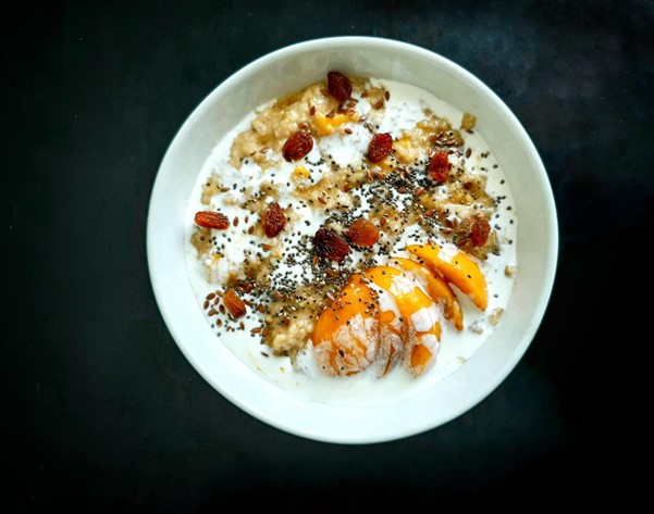 Овесни снегулки со праска и кокосово млеко